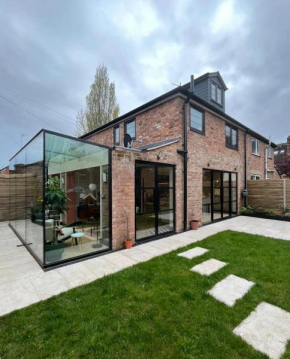 Designer Home in Central location
